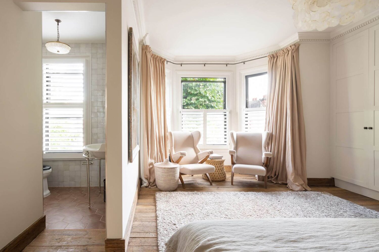 A London Townhouse with Rustic Elements 7 master-bedroom-ensuite-bathroom-victorian-townhouse-nordroom