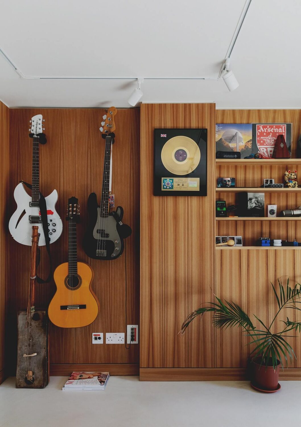 A 1970s-Style Townhouse in North London 17 music-studio-london-townhouse-nordroom