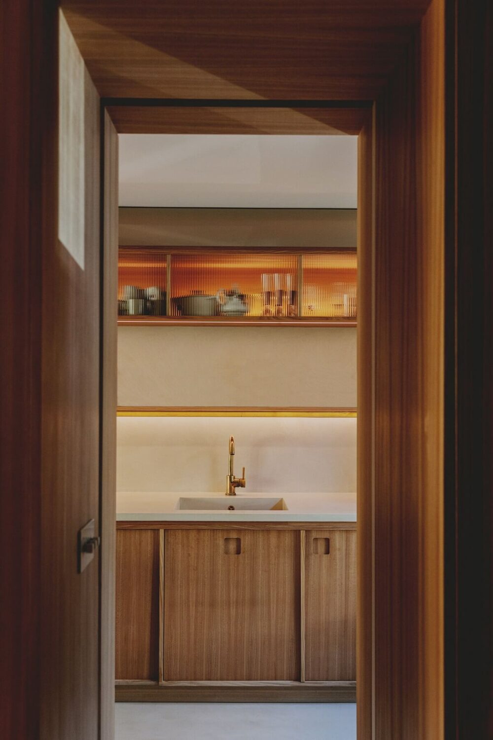 A 1970s-Style Townhouse in North London 14 ribbed-glass-wood-kitchen-1970s-london-townhouse-nordroom