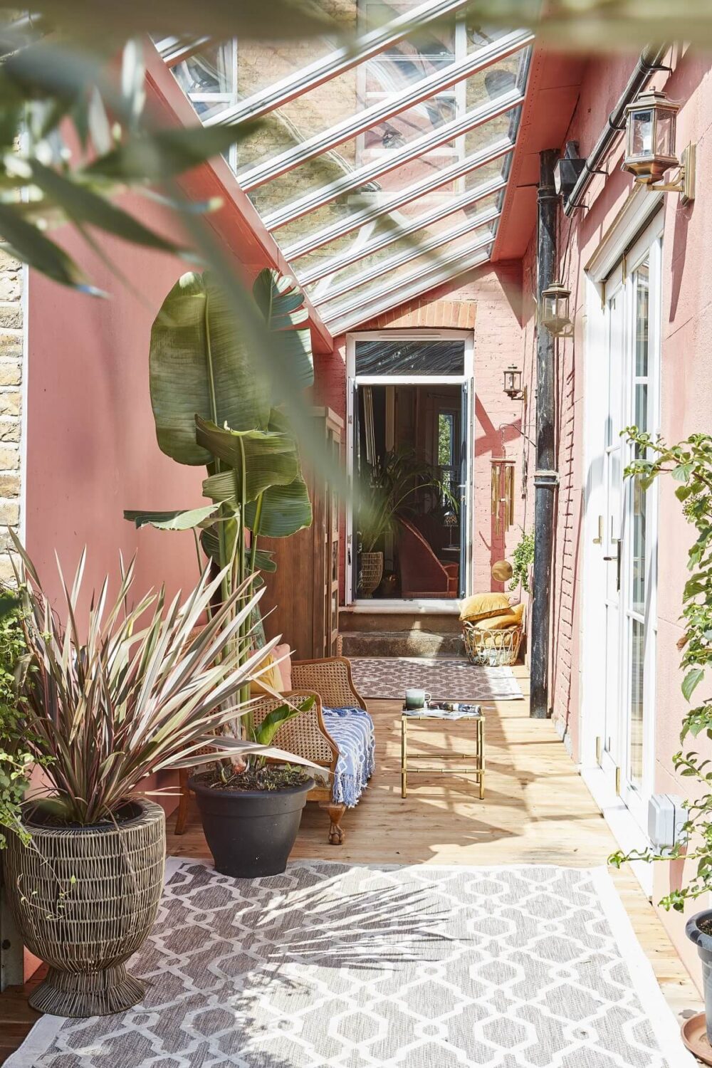 A Colorful 70s Inspired Home in London 10 terracotta-veranda-70s-inspired-home-nordroom