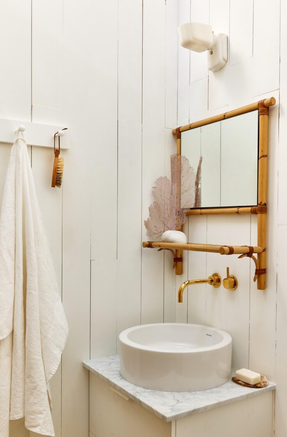 A Montauk Airbnb Designed by Robert McKinley 7 white-powder-room-robert-mckinley-nordroom