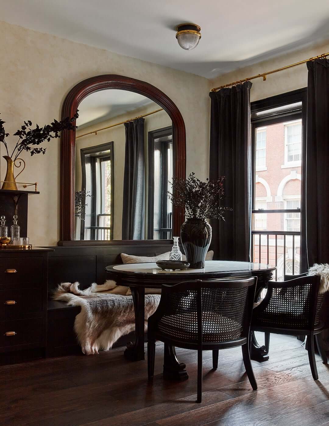 Guild House: A Unique Boutique Hotel in Philadelphia 12 Guild-House-Philadelphia-Alice-room-nordroom
