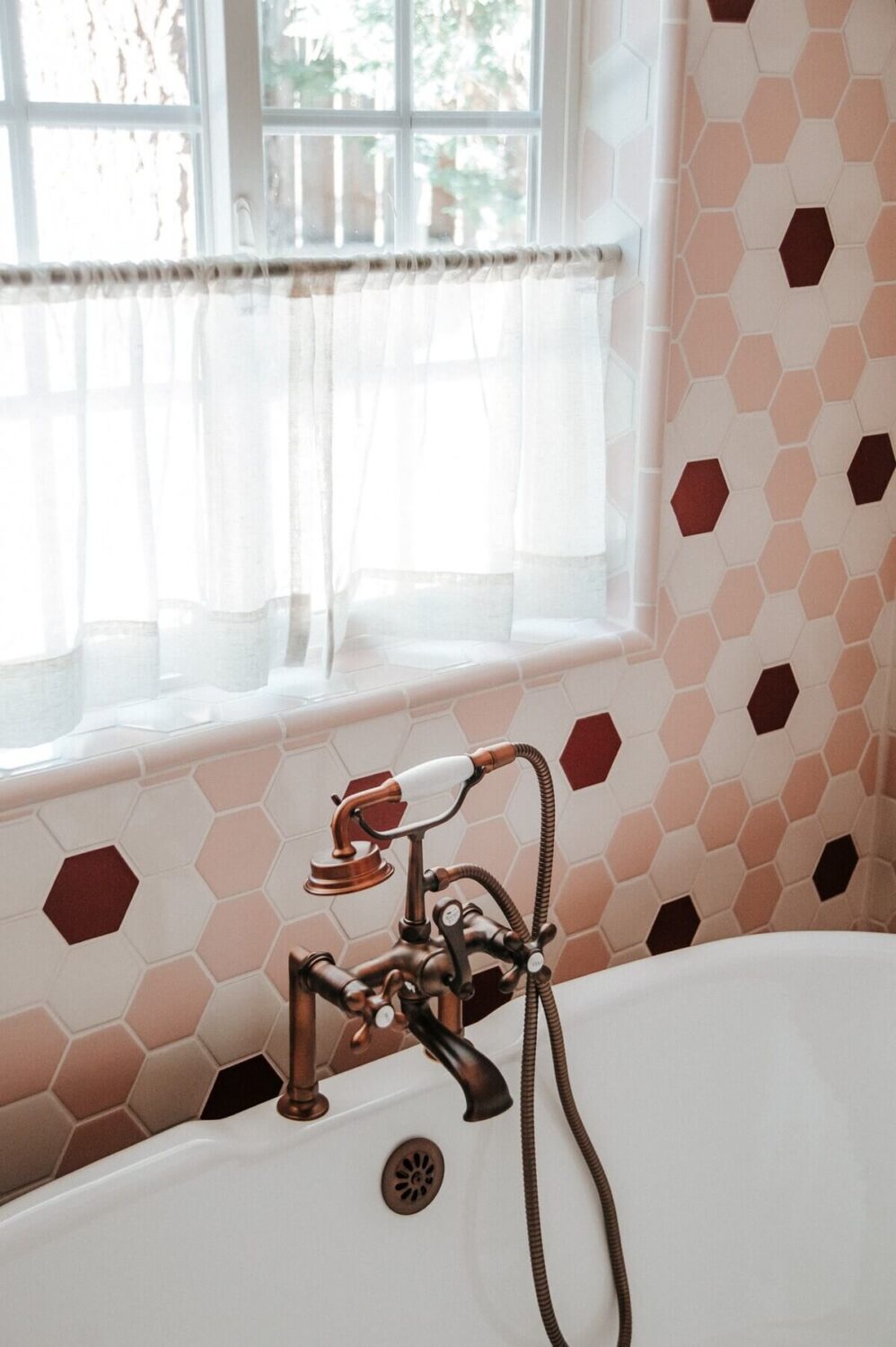 An Interior Designer's Colorful Airbnb Cabin 16 bath-detail-colorful-touches-airbnb-cabin-nordroom