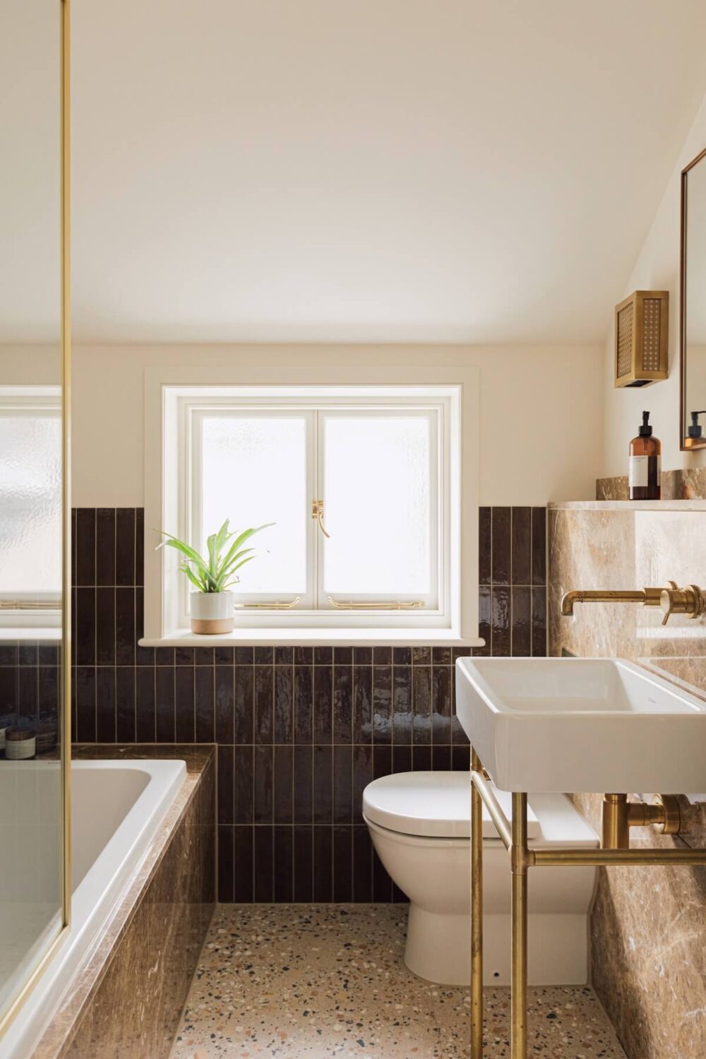 An Elegant & Colorful London House 14 bathroom-vertical-tiles-london-townhouse-nordroom