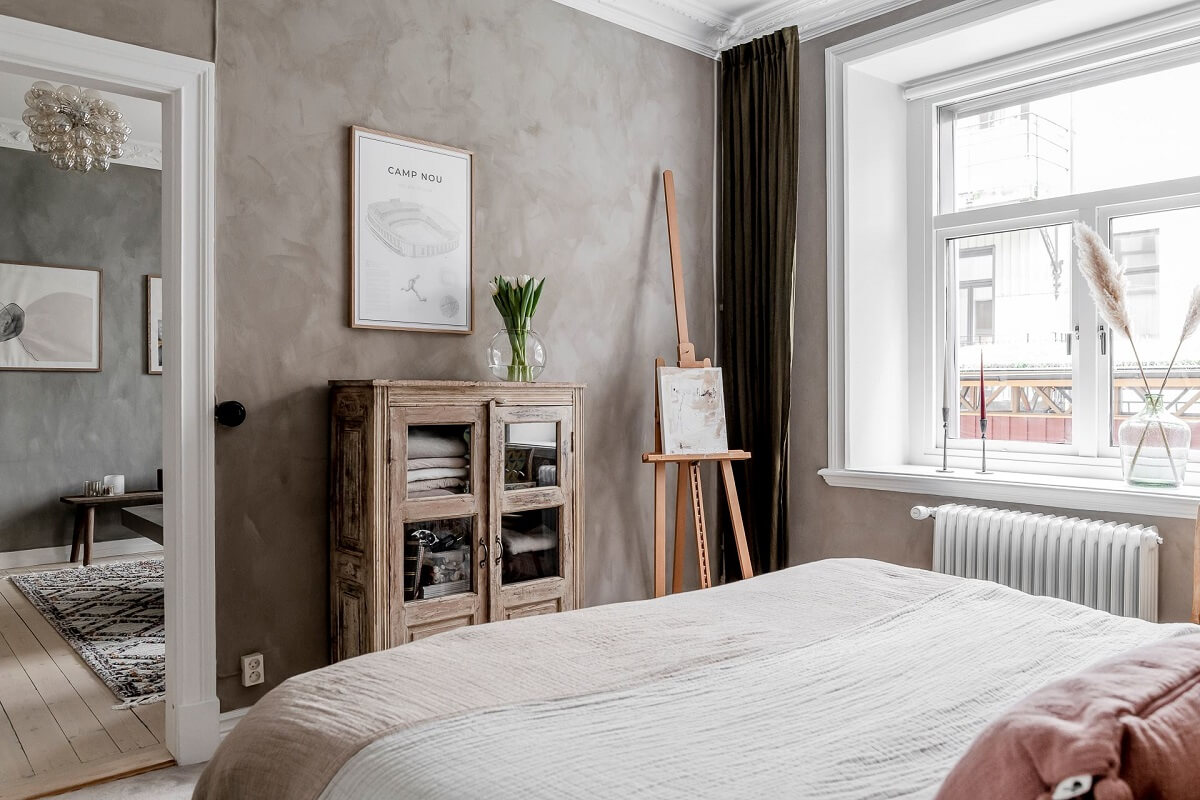 A Lovely Scandi Apartment with Original Features 11 bedroom-beige-plaster-walls-scandinavian-home-nordroom