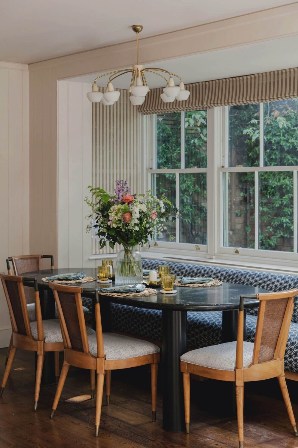 Color and Texture in a London Home 11 breakfast-dining-table-window-seat-built-in-bench-london-home-nordroom
