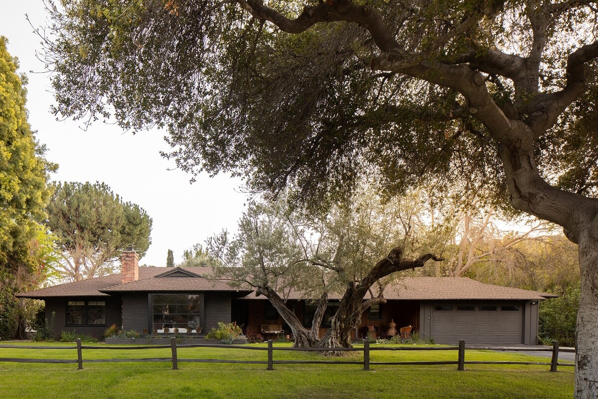 A Midcentury Ranch House in California 19 california-ranch-house-exterior-nordroom