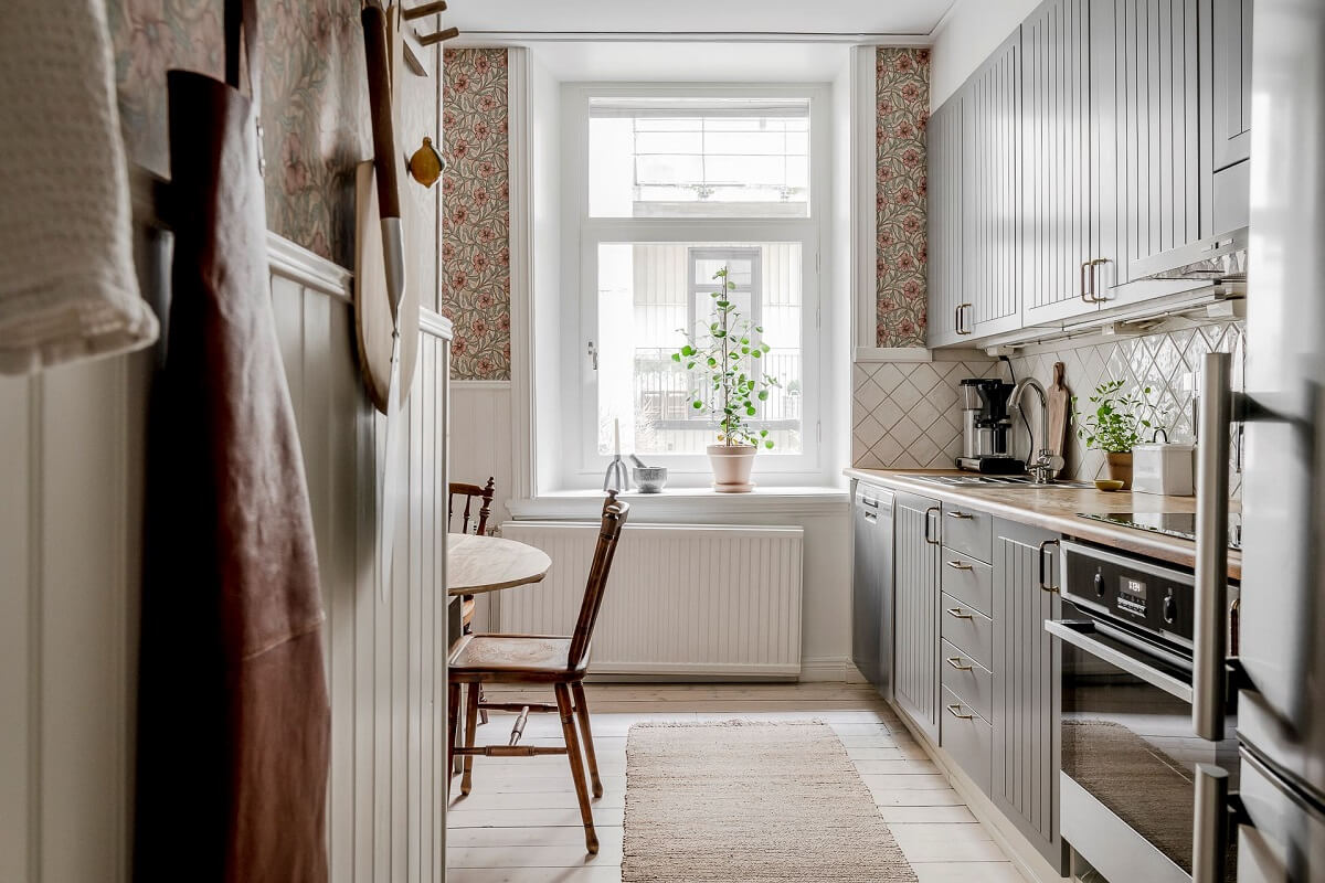 A Lovely Scandi Apartment with Original Features 15 country-style-kitchen-colorful-wallpaper-nordroom