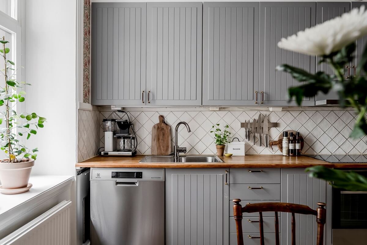 A Lovely Scandi Apartment with Original Features 16 country-style-kitchen-scandinavian-home-nordroom
