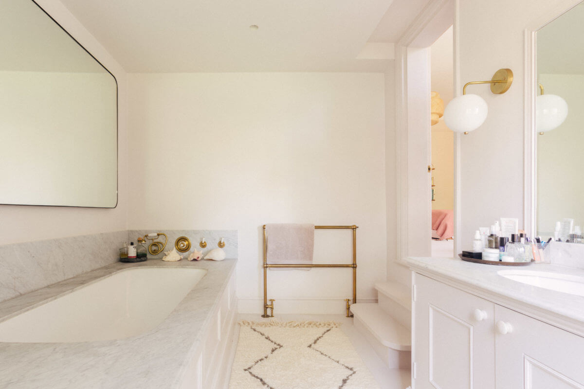 A Light-Filled Victorian Family Home in London 26 en-suite-master-bathroom-nordroom