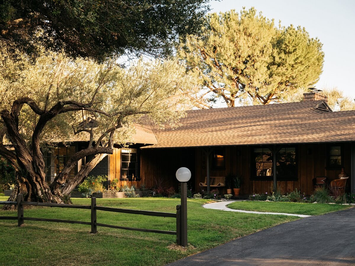 A Midcentury Ranch House in California 18 entrance-midcentruy-ranch-house-nordroom