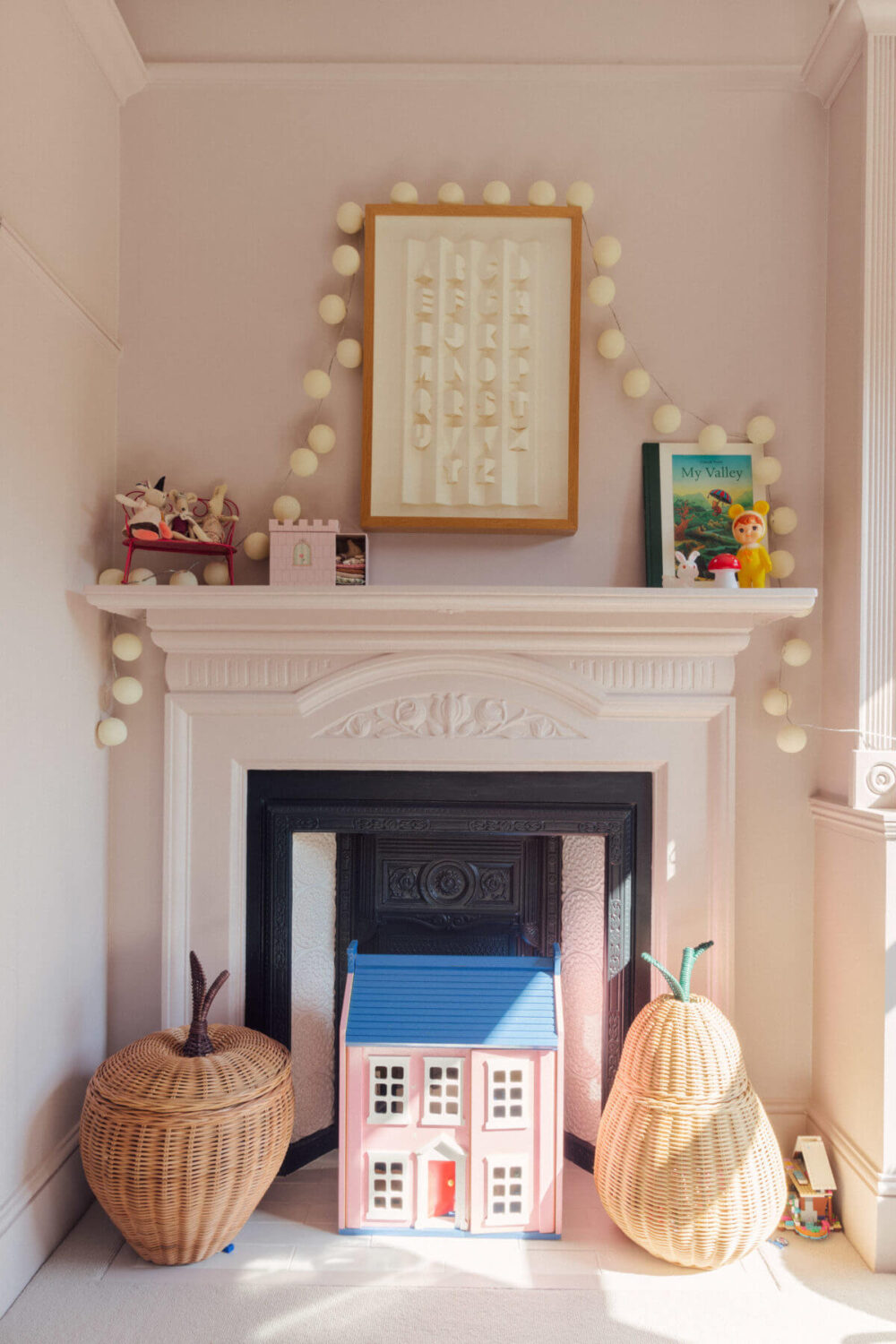 A Light-Filled Victorian Family Home in London 31 fireplace-decor-kids-room-nordroom