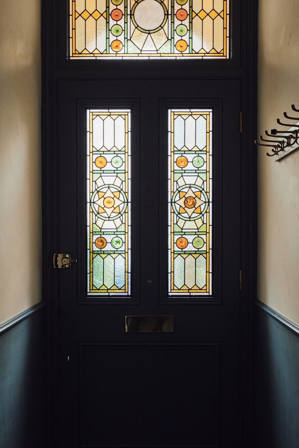 An Elegant & Colorful London House 26 front-door-stained-glass-nordroom