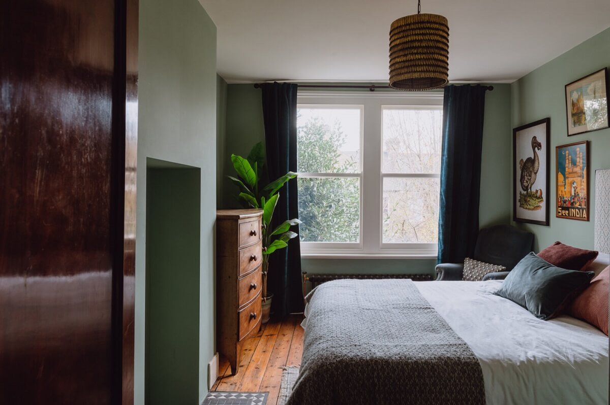 An Elegant & Colorful London House 15 green-bedroom-fireplace-family-home-london-nordroom