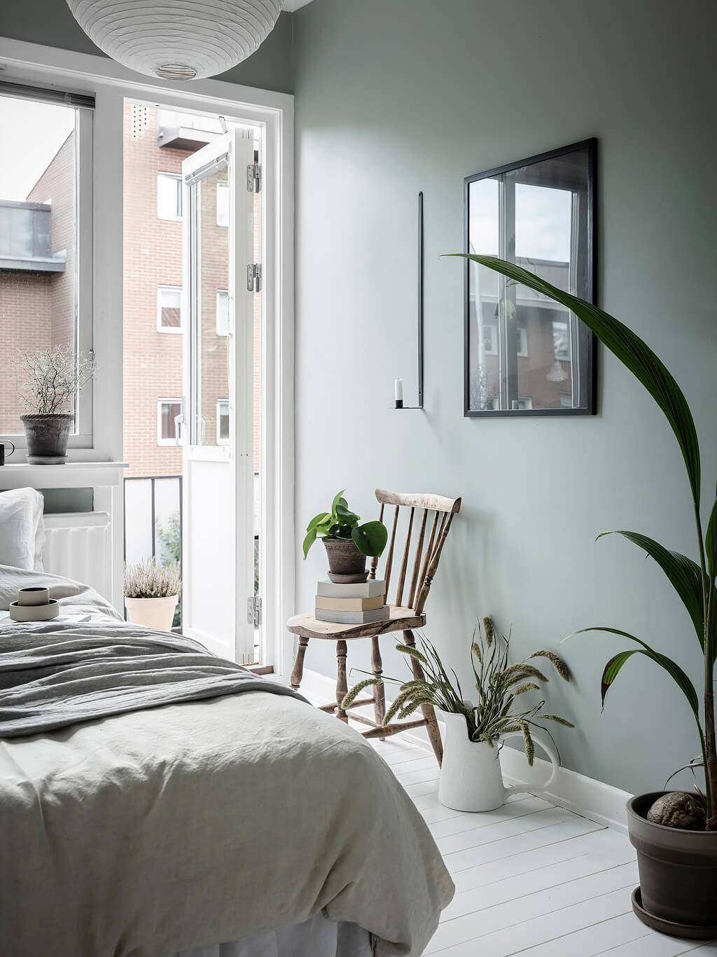 Best Paint Colors for a Colorful Small Bedroom 46 green-bedroom-white-floor-nordroom