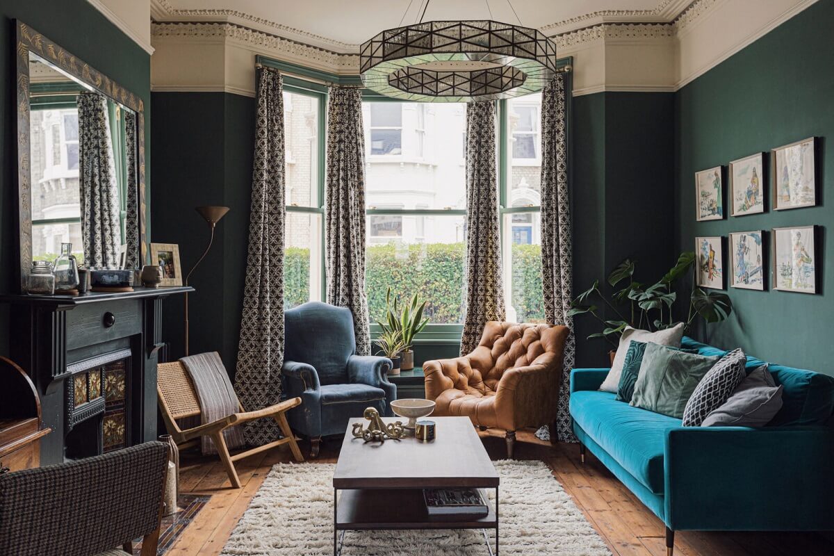 An Elegant & Colorful London House 3 green-sitting-room-blue-sofa-nordroom