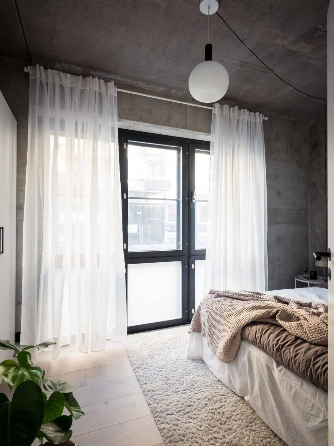 A Small Industrial Apartment with Pink Walls 9 industrial-bedroom-concrete-walls-nordroom