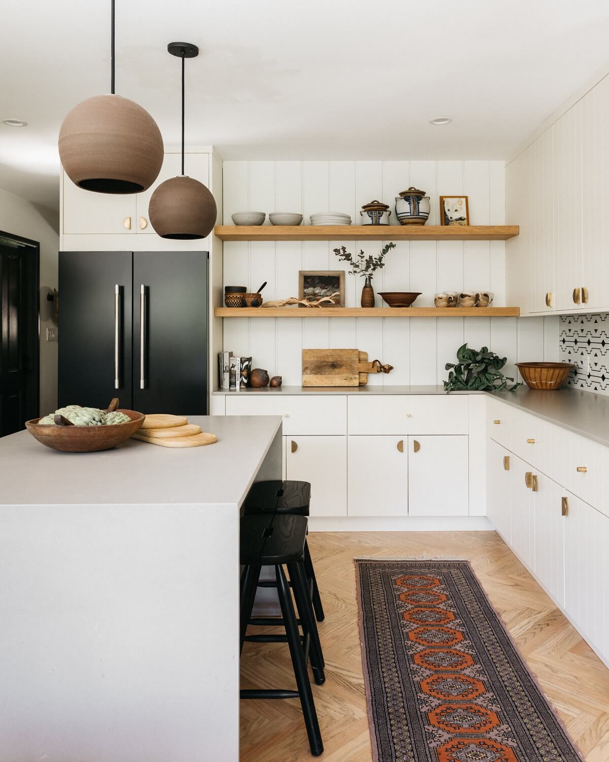 A Midcentury Ranch House in California 5 kitchen-bar-table-open-shelves-midcentury-ranch-house-nordroom