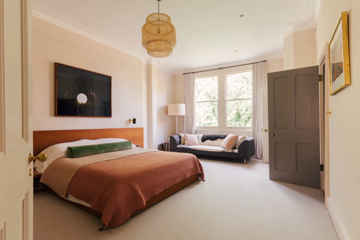 A Light-Filled Victorian Family Home in London 23 master-bedroom-sitting-area-nordroom