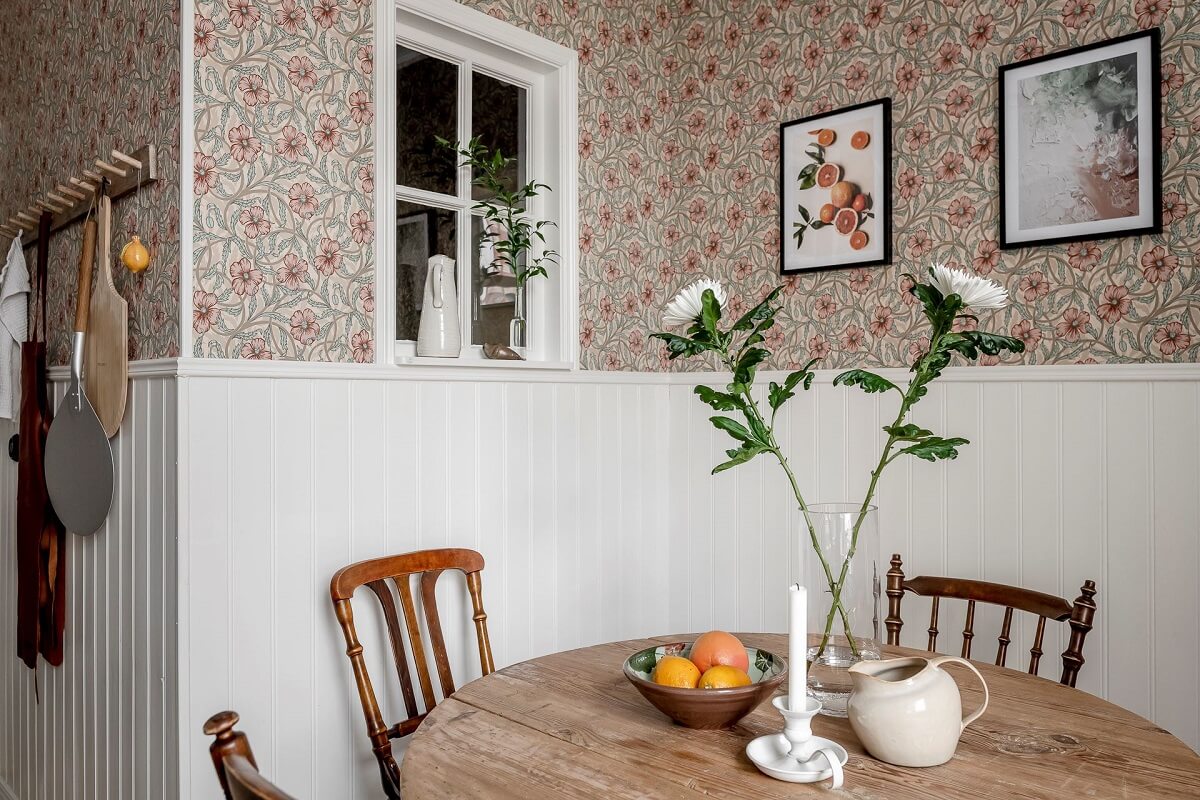 A Lovely Scandi Apartment with Original Features 18 midbecca-wallpaper-kitchen-table-charming-nordroom
