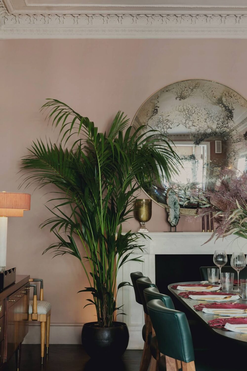Color and Texture in a London Home 5 pink-dining-room-plants-round-mirror-london-townhouse-nordroom