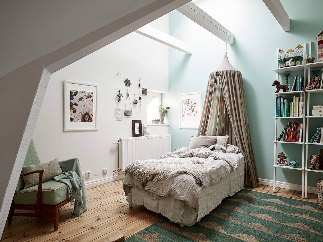How To Decorate A Bedroom with A Slanted Ceiling 27 attic-bedroom-exposed-beams-canopy-nordroom
