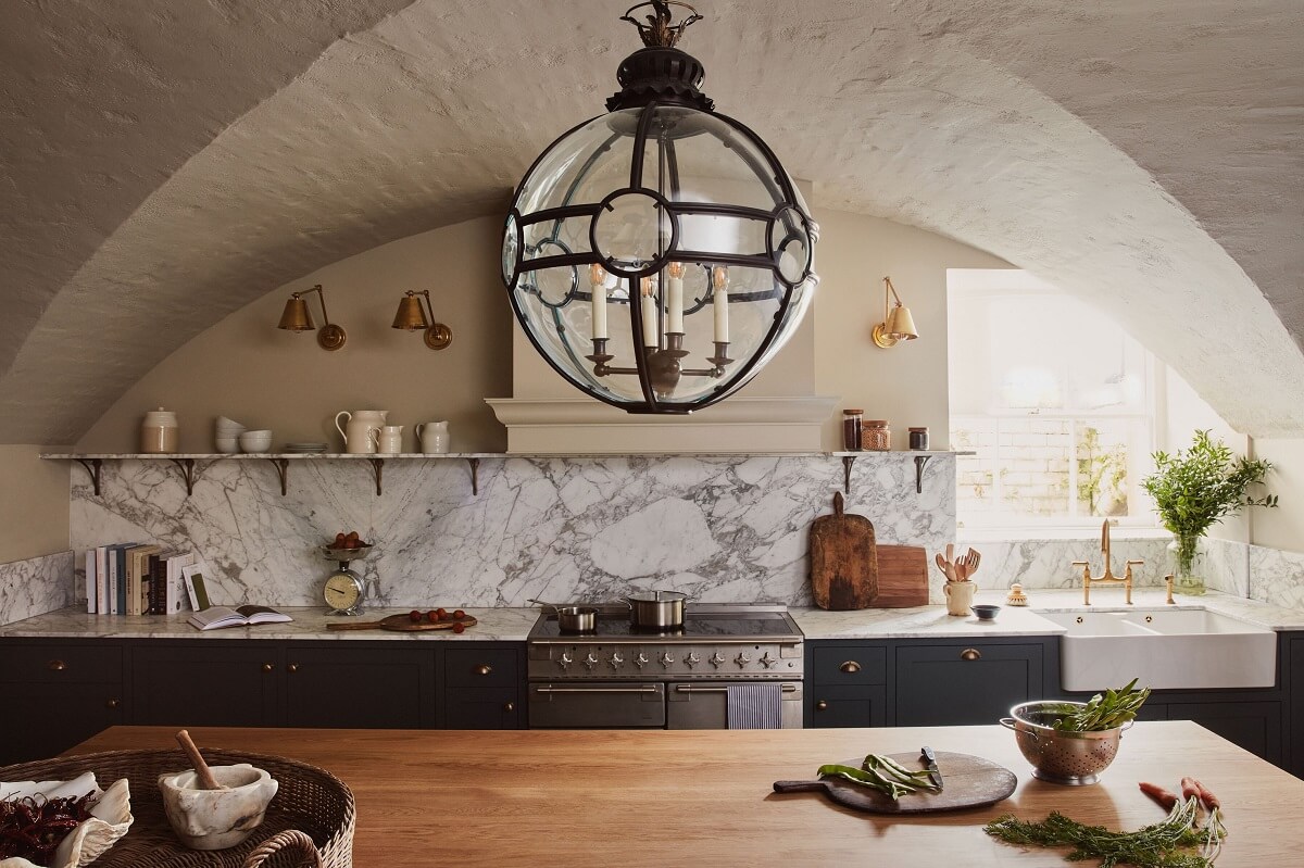 A Grand Georgian Manor House in England 12 basement-kitchen-open-shelf-nordroom