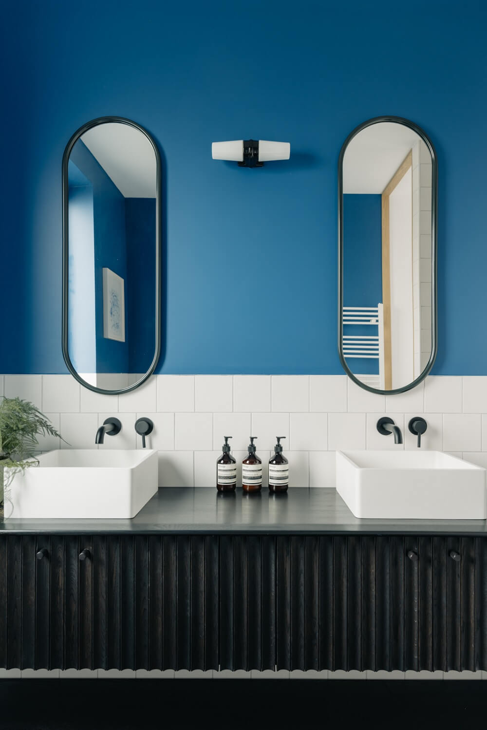 A Brick House in London Designed by Daniel Sanderson 21 bathroom-blue-walls-london-home-nordroom
