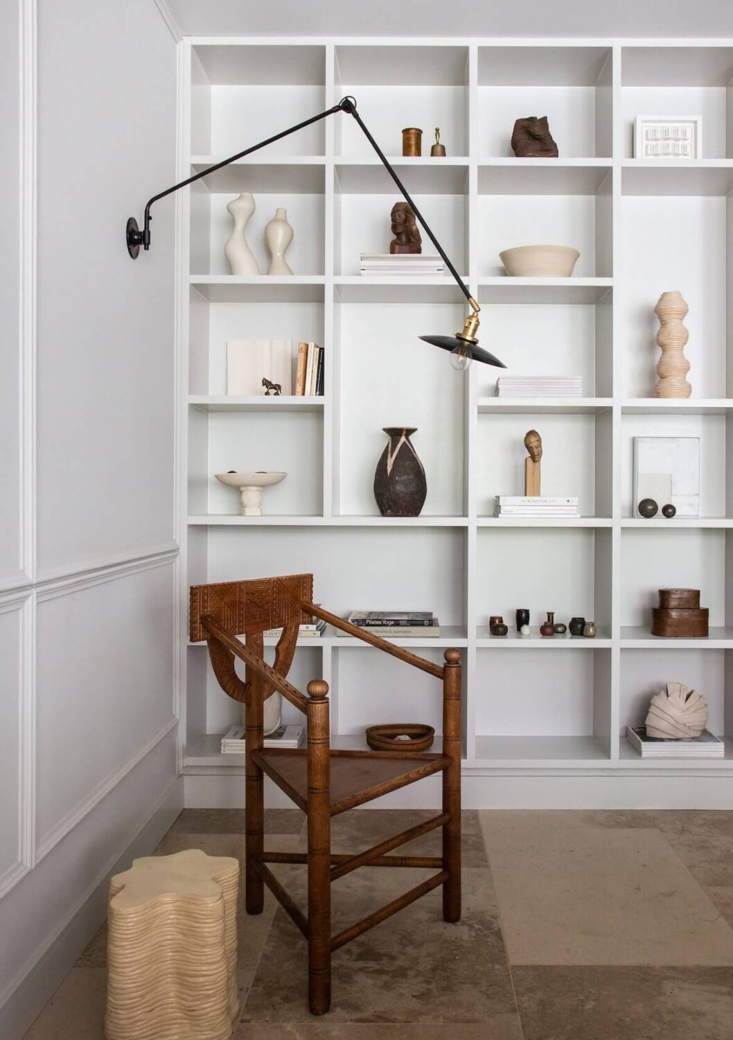 An Elegant Townhouse by Avenue Design Studio 12 bookshelves-townhouse-netherlands-avenue-design-studio-nordroom