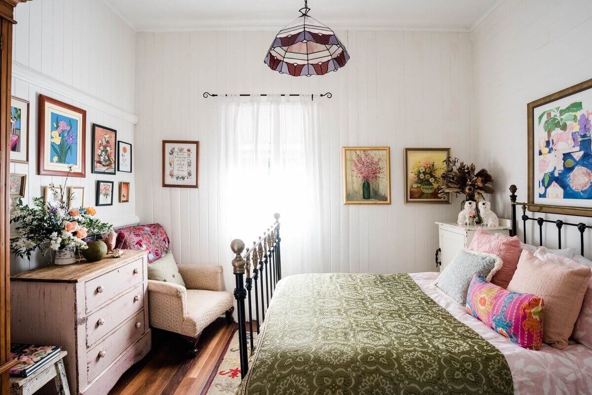 Norwood Roses: A Vintage Cottage in Australia 8 cottage-bedroom-airbnb-australia-nordroom