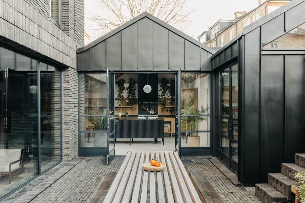 A Brick House in London Designed by Daniel Sanderson 14 courtyard-brickfields-house-daniel-sanderson-london-nordroom