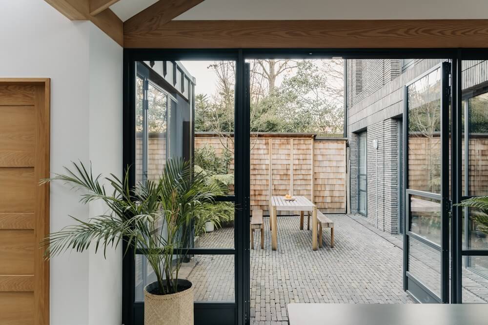 A Brick House in London Designed by Daniel Sanderson 13 courtyard-brickfields-house-london-nordroom
