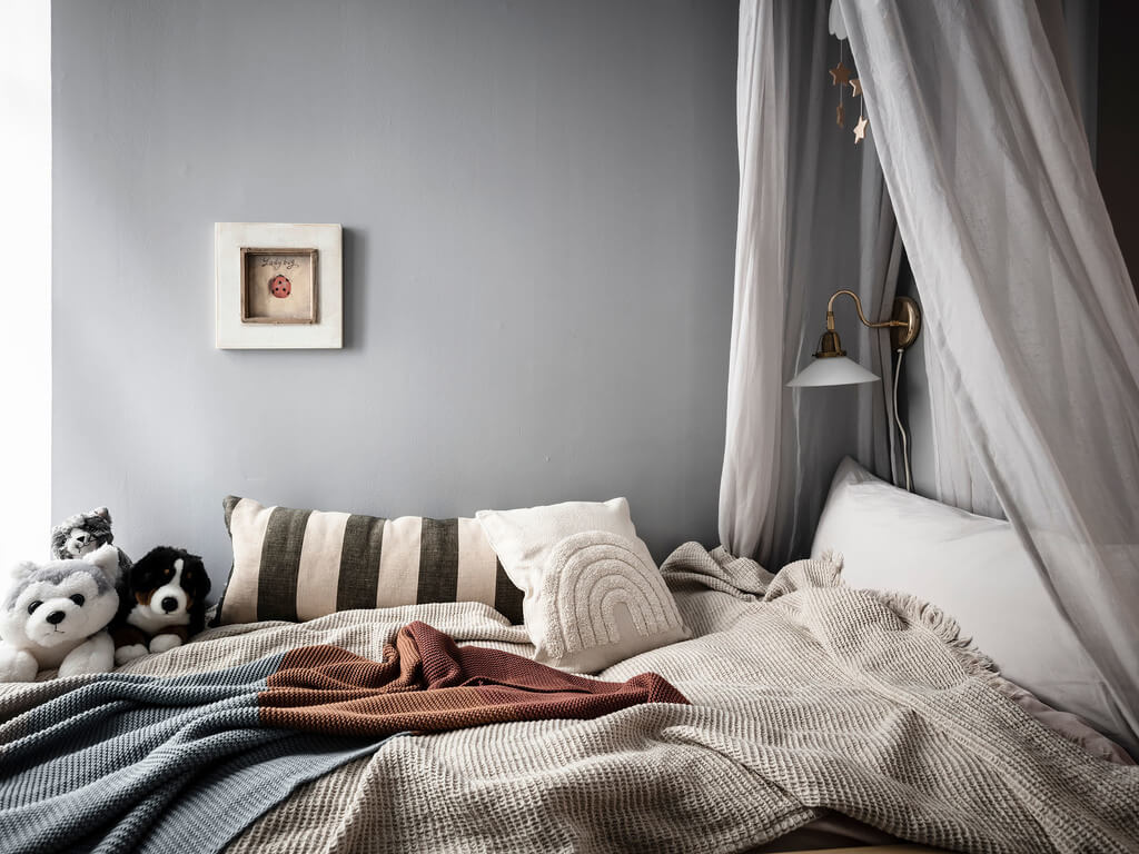 A White Nordic Apartment 16 cozy-bedroom-canopy-nordroom