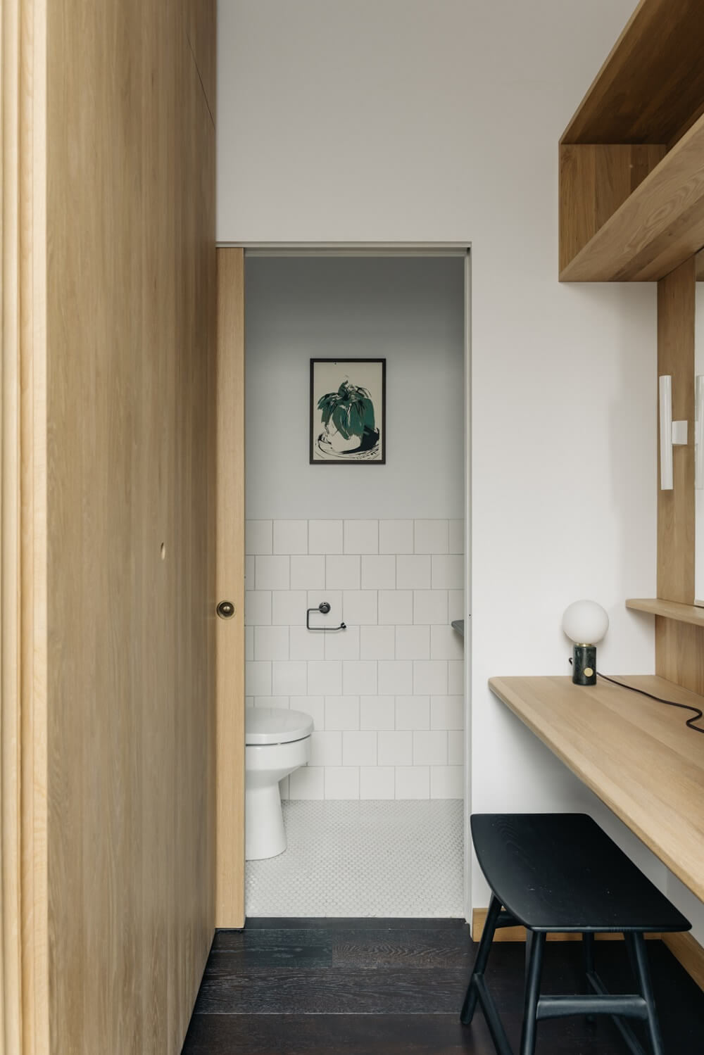 A Brick House in London Designed by Daniel Sanderson 22 desk-bathroom-london-home-nordroom