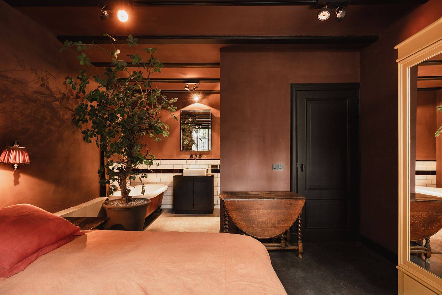 A Luxurious Townhouse in Amsterdam With Loft-Style Living Room 11 earthy-basement-bedroom-en-suite-bathroom-nordroom