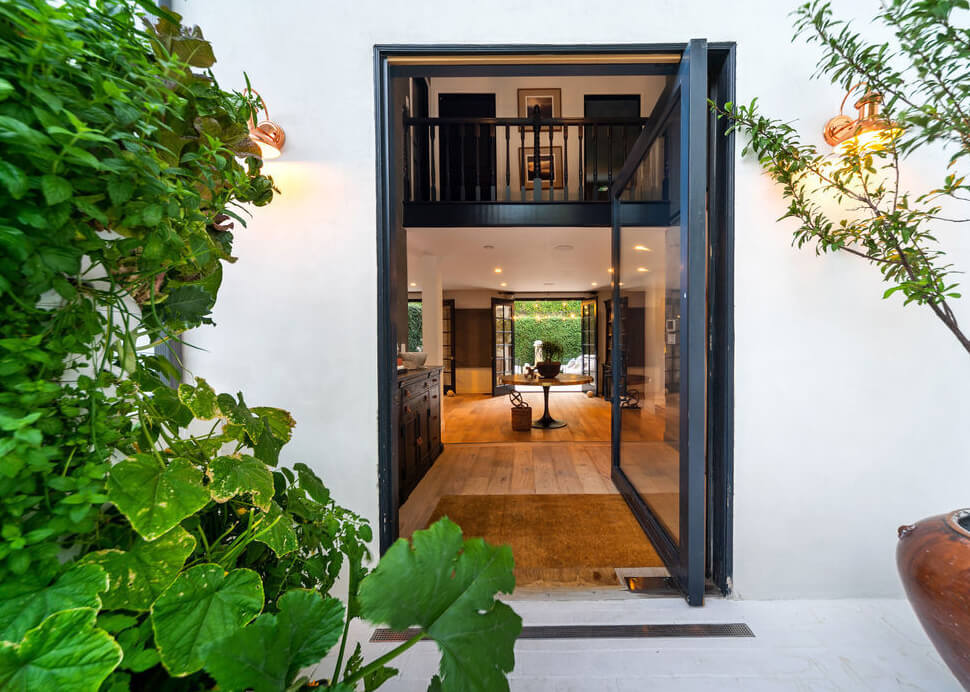 Actor Kevin McKidd Sells His Los Angeles Home 13 entry-kevin-mckidd-los-angeles-home-nordroom