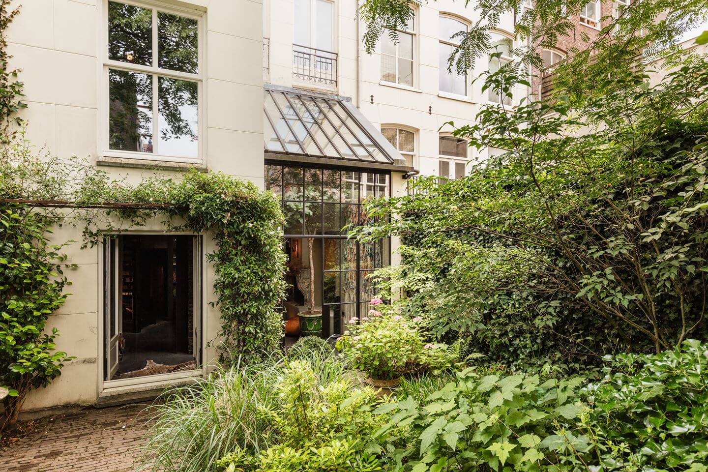 A Luxurious Townhouse in Amsterdam With Loft-Style Living Room 23 green-garden-luxurious-townhouse-amsterdam-nordroom