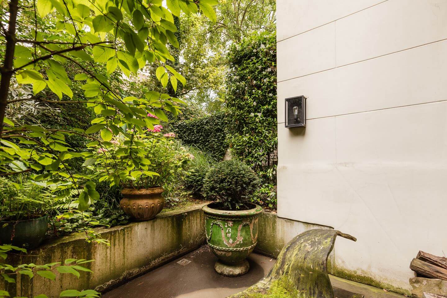 A Luxurious Townhouse in Amsterdam With Loft-Style Living Room 25 green-garden-townhouse-amsterdam-nordroom