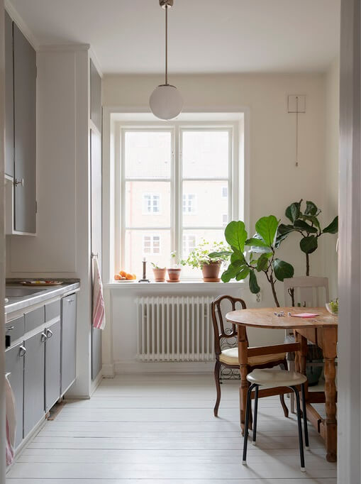 A Pink Studio Apartment with Bookshelves 8 kitchen-pink-studio-apartment-nordroom