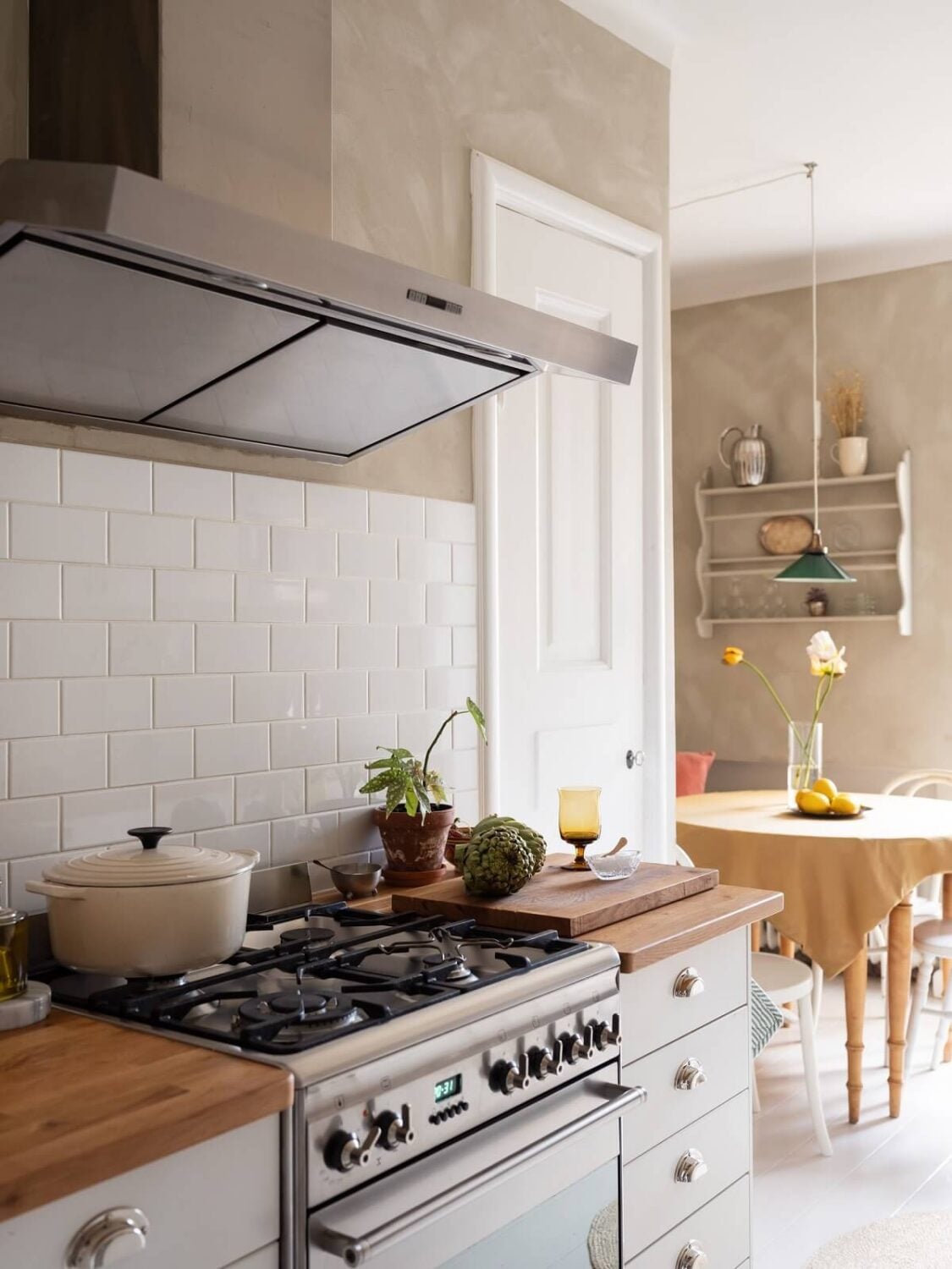 A Warm Soft Colored Home in Stockholm 10 kitchen-soft-scandinavian-apartment-nordroom