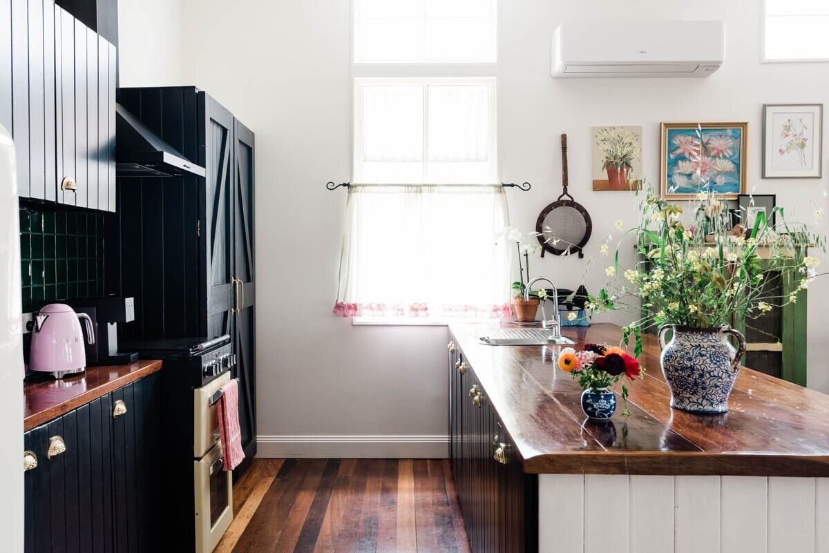 Norwood Roses: A Vintage Cottage in Australia 7 kitchen-vintage-airbnb-cottage-australia-nordroom