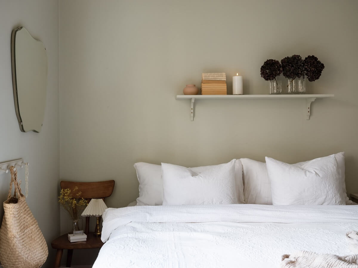A Warm Soft Colored Home in Stockholm 13 light-grey-bedroom-shelf-nordroom
