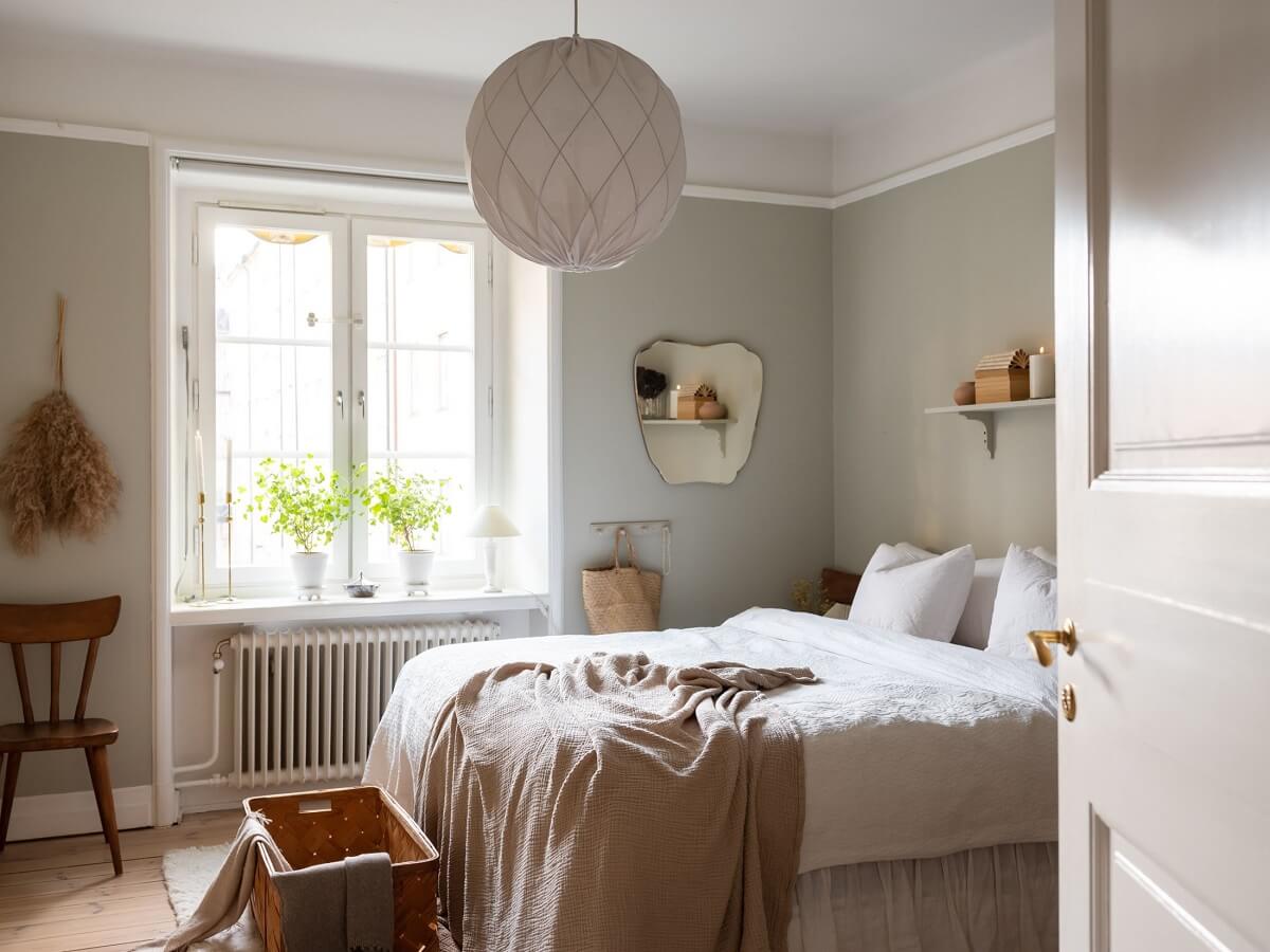A Warm Soft Colored Home in Stockholm 12 light-grey-nordic-bedroom-nordroom