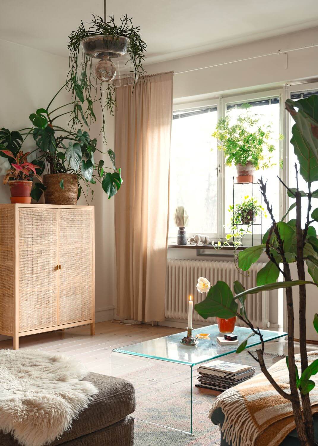 A Small Light Apartment with Plants 5 light-living-room-plants-scandinavian-home-nordroom