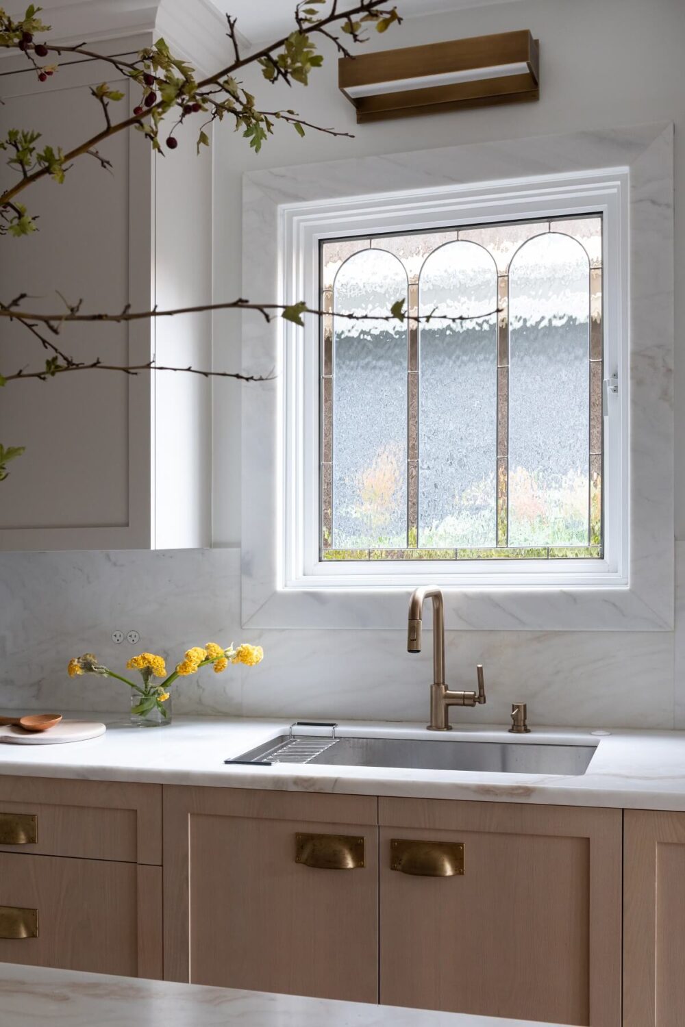 An Eclectic Elegant Home in Vancouver 17 light-wood-kitchen-elegant-vancouver-home-gillian-segal-design-nordroom