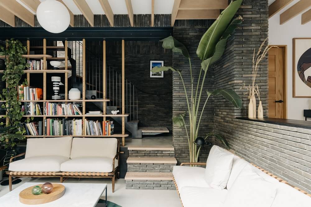 A Brick House in London Designed by Daniel Sanderson 3 living-room-black-bricks-bookshelves-daniel-sanderson-nordroom