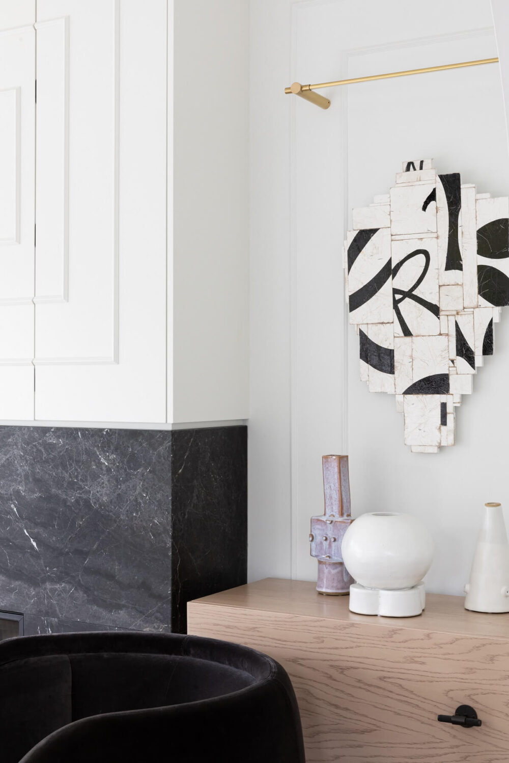 An Eclectic Elegant Home in Vancouver 5 living-room-detail-elegant-vancouver-home-gillian-segal-design-nordroom