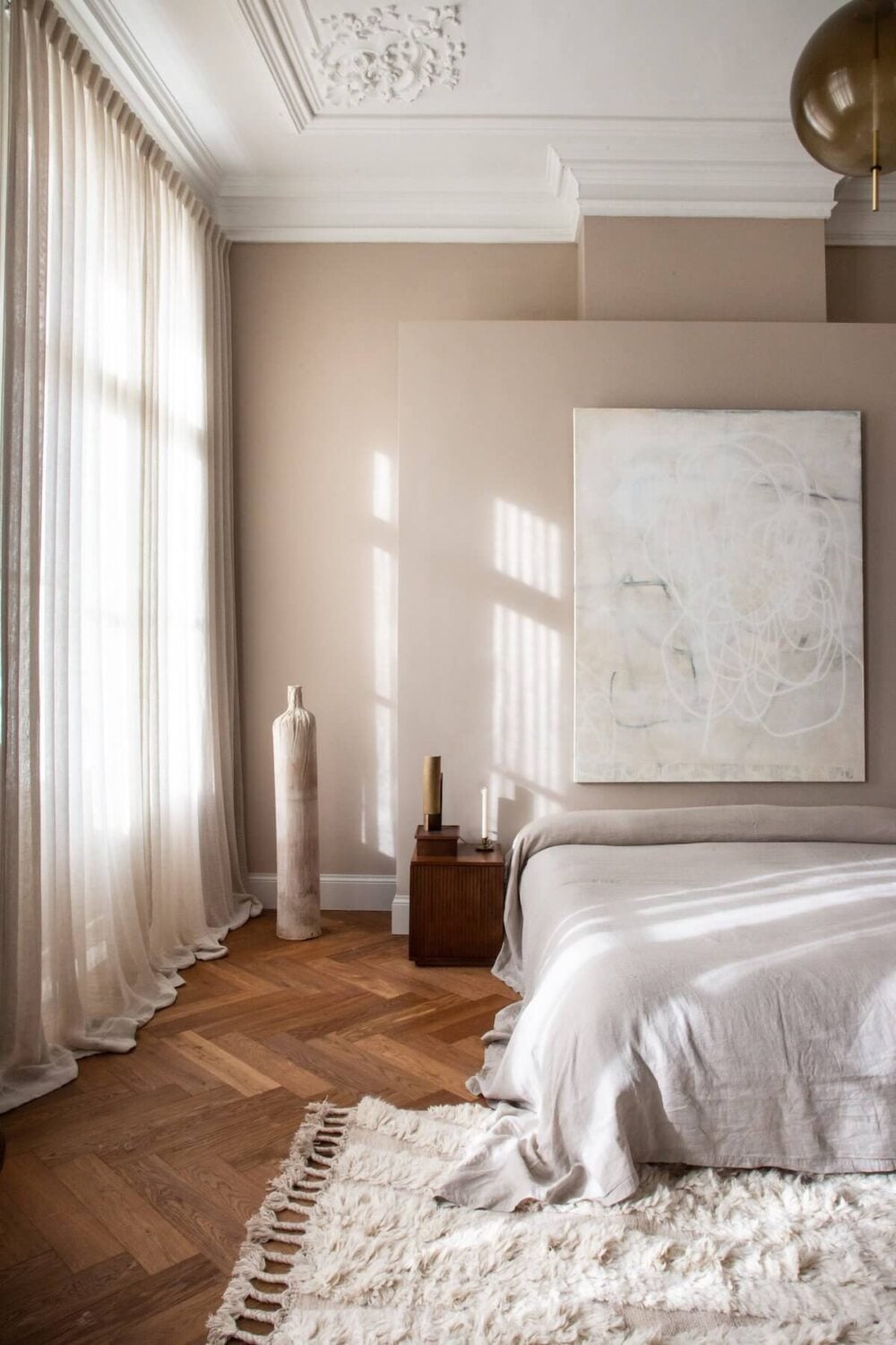 The Best Warm Paint Colors for a Bedroom 48 neutral-master-bedroom-artwork-wooden-floor-nordroom