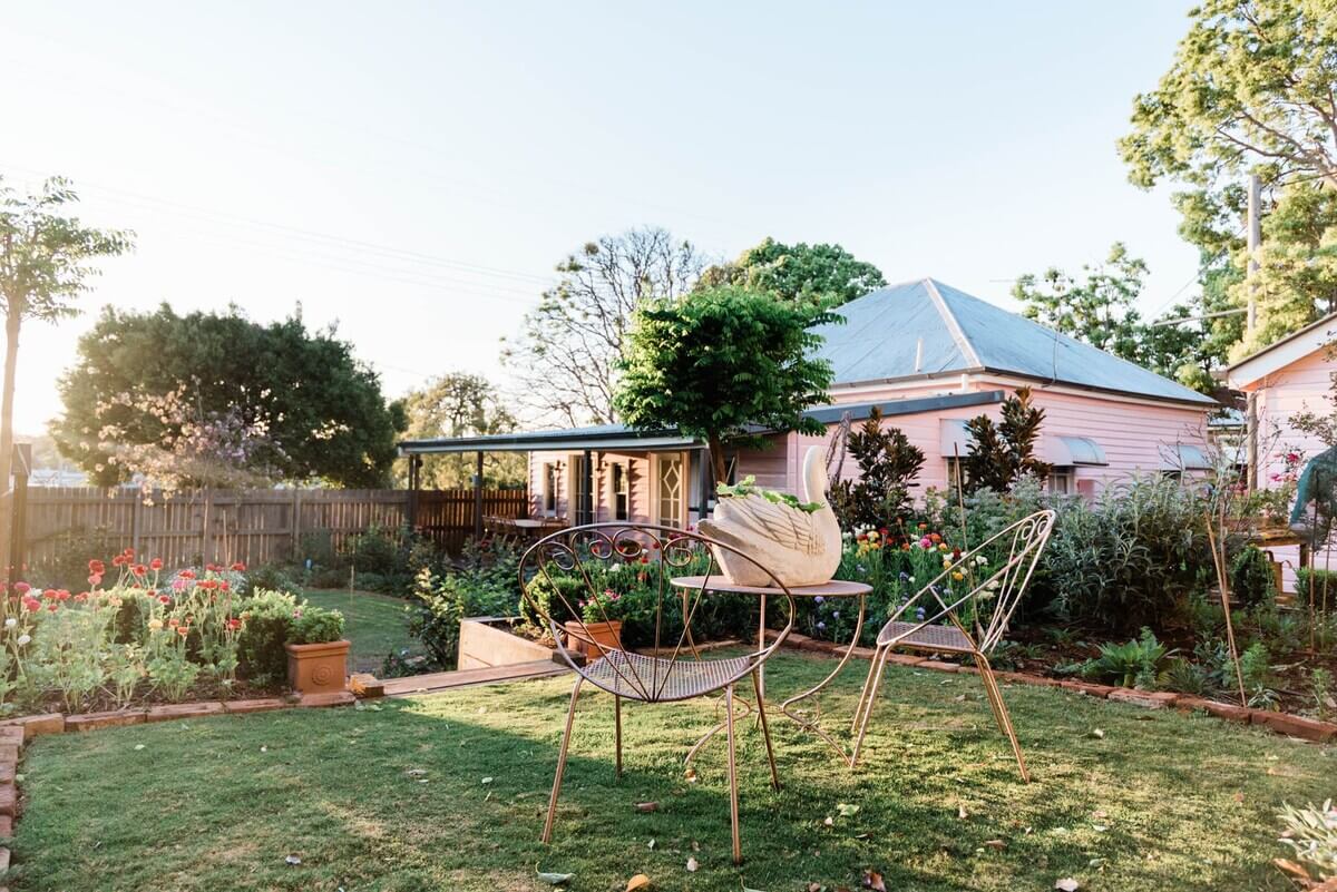 Norwood Roses: A Vintage Cottage in Australia 19 norwood-roses-garden-airbnb-cottage-nordroom