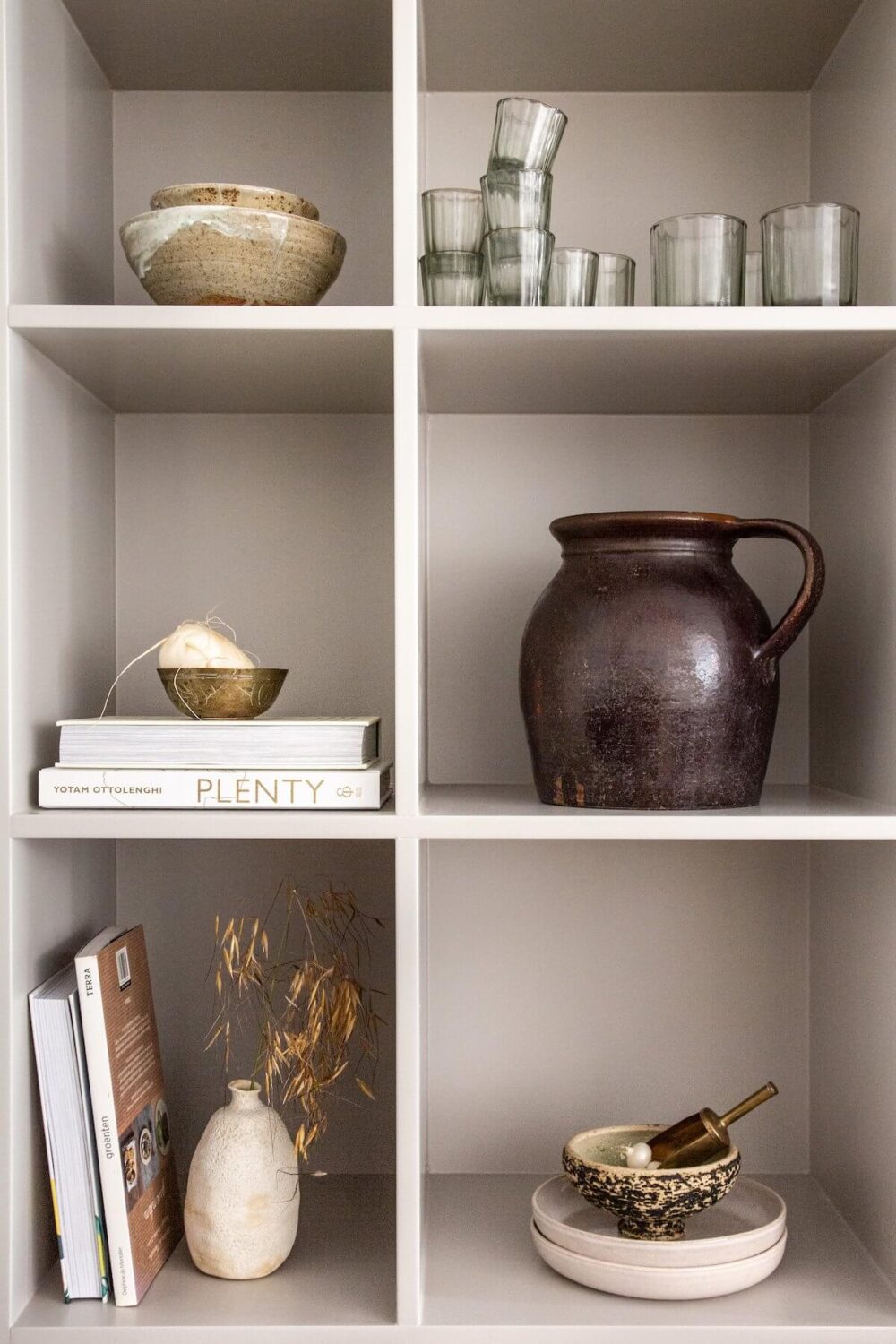 An Elegant Townhouse by Avenue Design Studio 8 open-shelves-detail-townhouse-netherlands-nordroom